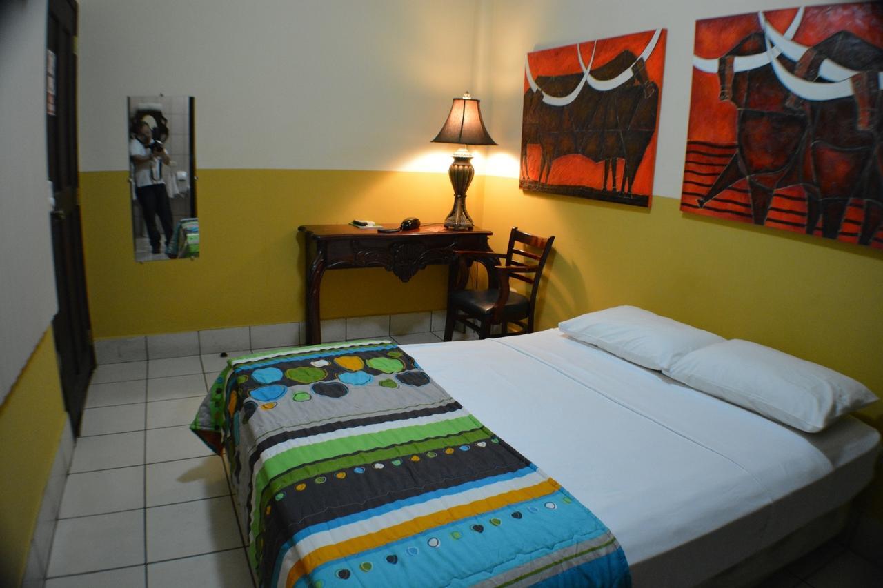 Hotel Los Balcones De Chinandega Eksteriør billede