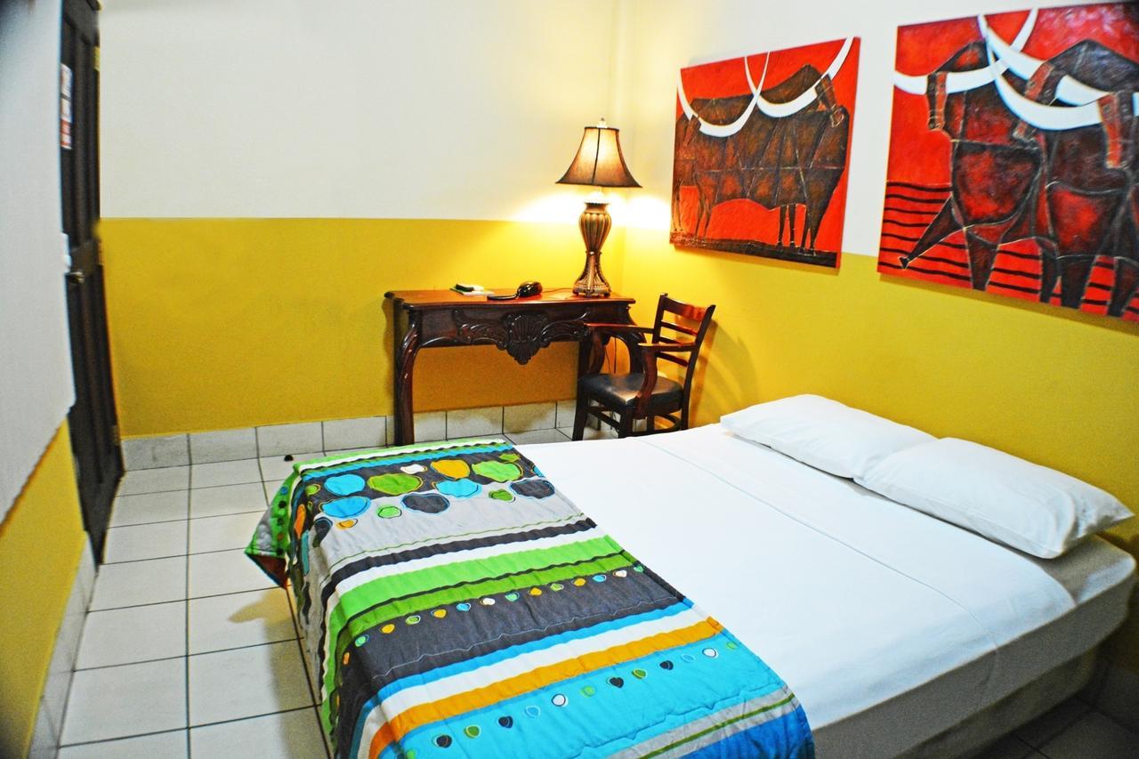 Hotel Los Balcones De Chinandega Værelse billede